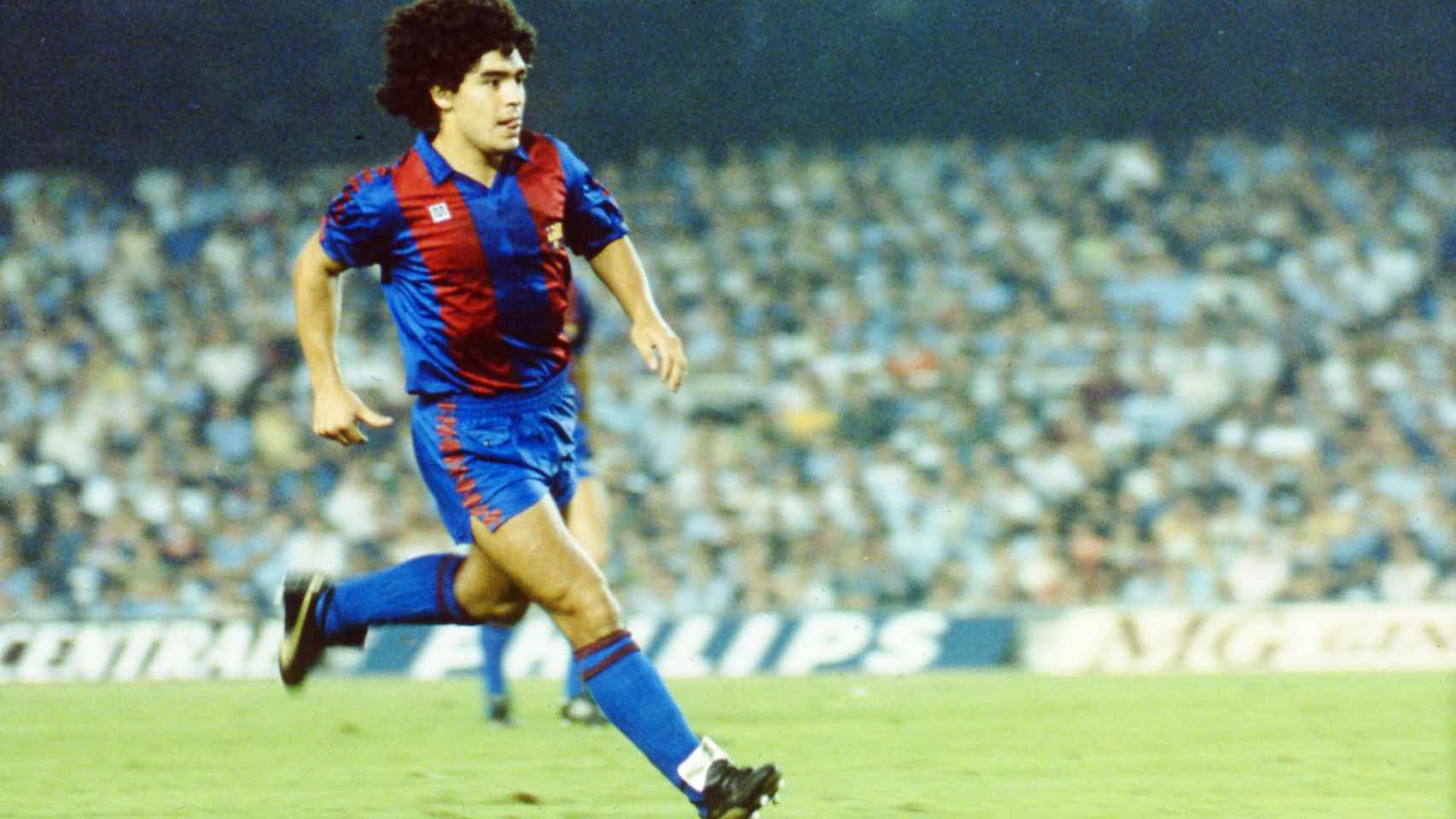 Maradona, durante un partido con el Barcelona. Foto: fcbarcelona.es