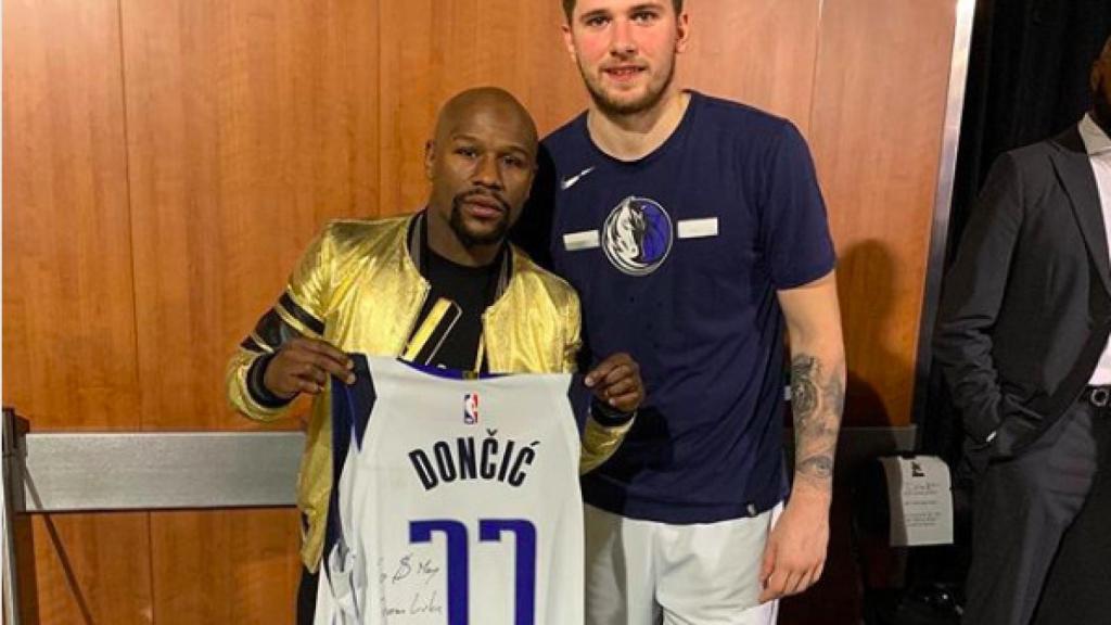 Doncic y Mayweather tras un partido del esloveno