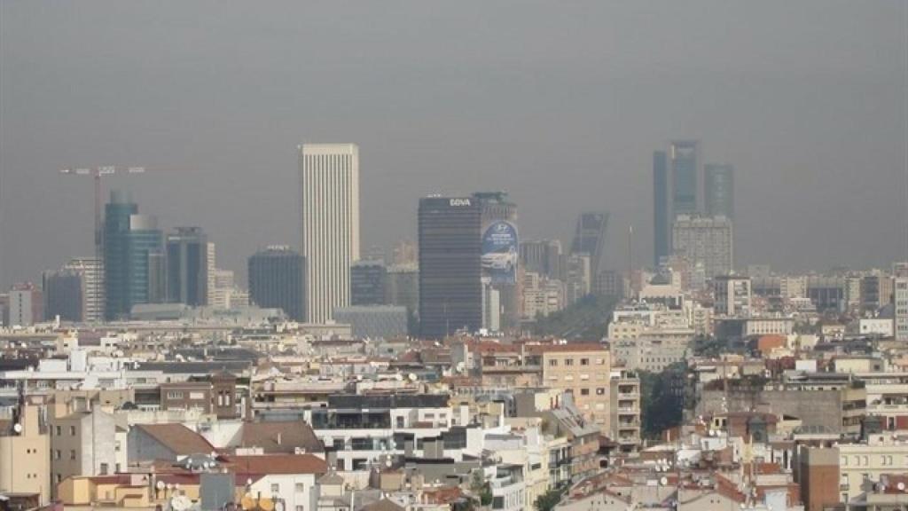 Madrid, bajo una capa de contaminación.