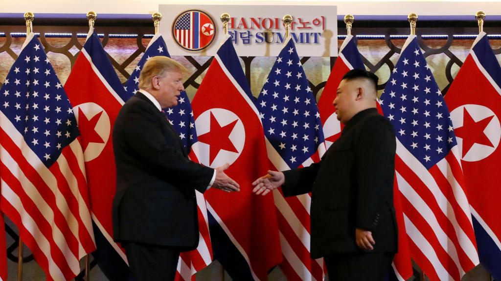 Kim Jong-un y Donald Trump este miércoles en Hanoi.