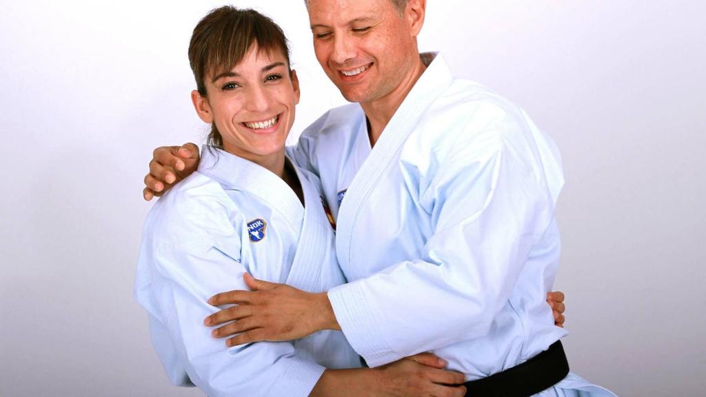 Jesús del Moral junto a la karateka española Sandra Sánchez