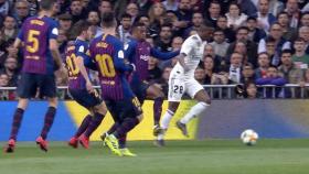 Penalti no pitado de Semedo sobre Vinicius