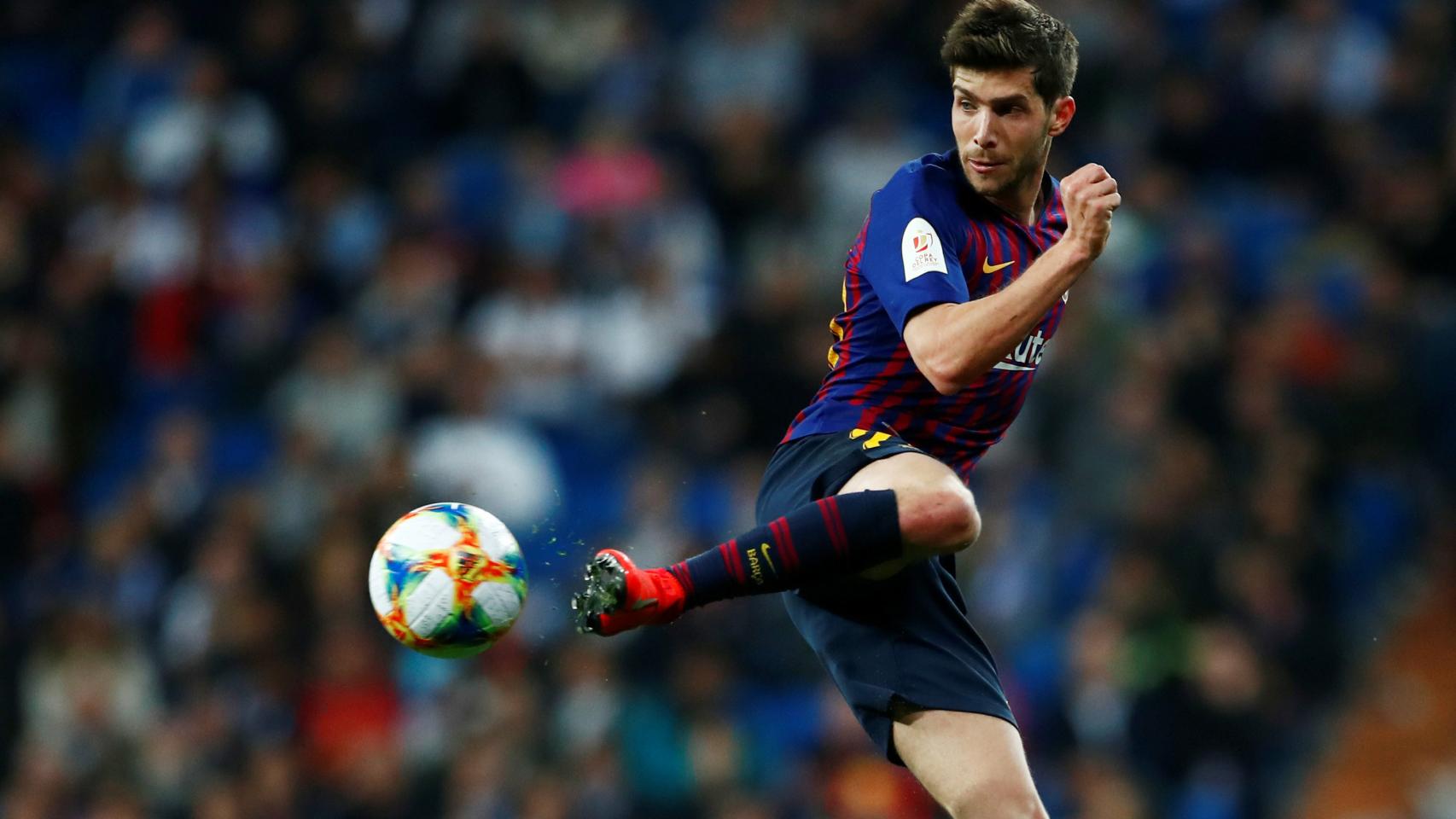 Sergi Roberto controla el balón