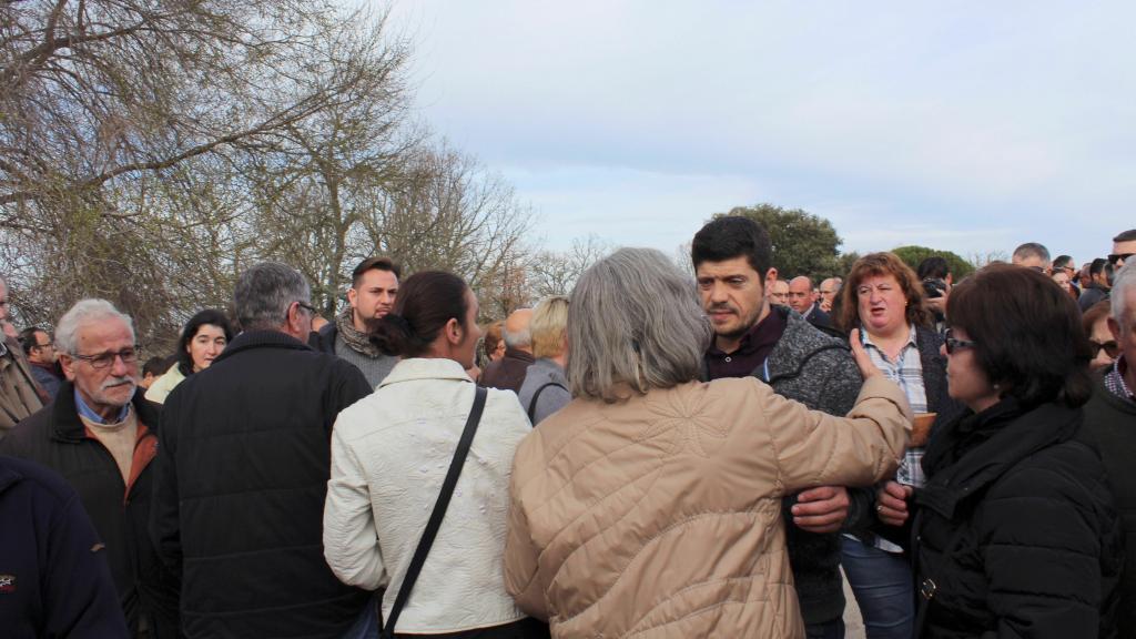 Los Lobos durante el funeral de José Pinto.