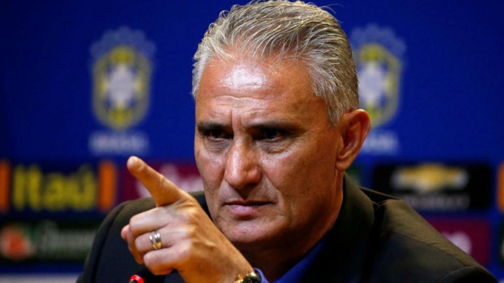 Tite en una rueda de prensa