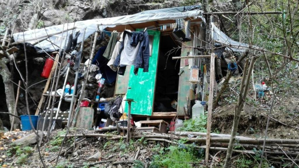 Una cabaña en el entorno de la presa de Susqueda