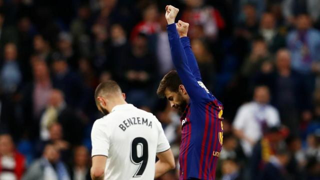 Gerard Piqué levanta los brazos tras El Clásico