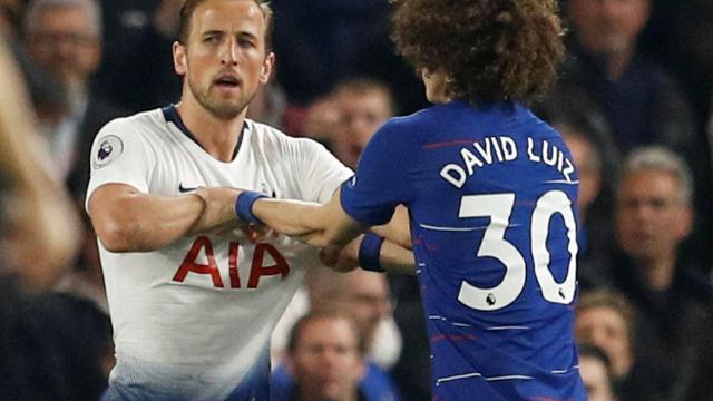 Harry Kane se enzarza en una pelea con David Luiz