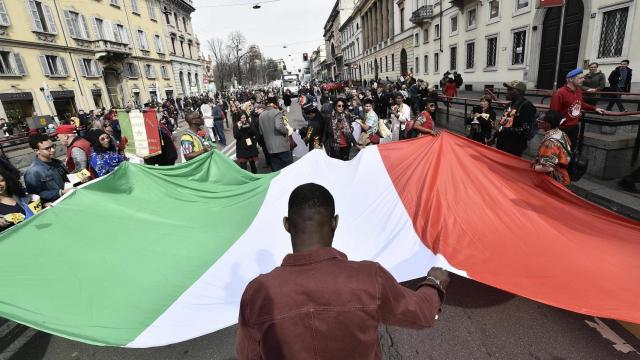 Manifestación por las calles de Milán contra el racismo