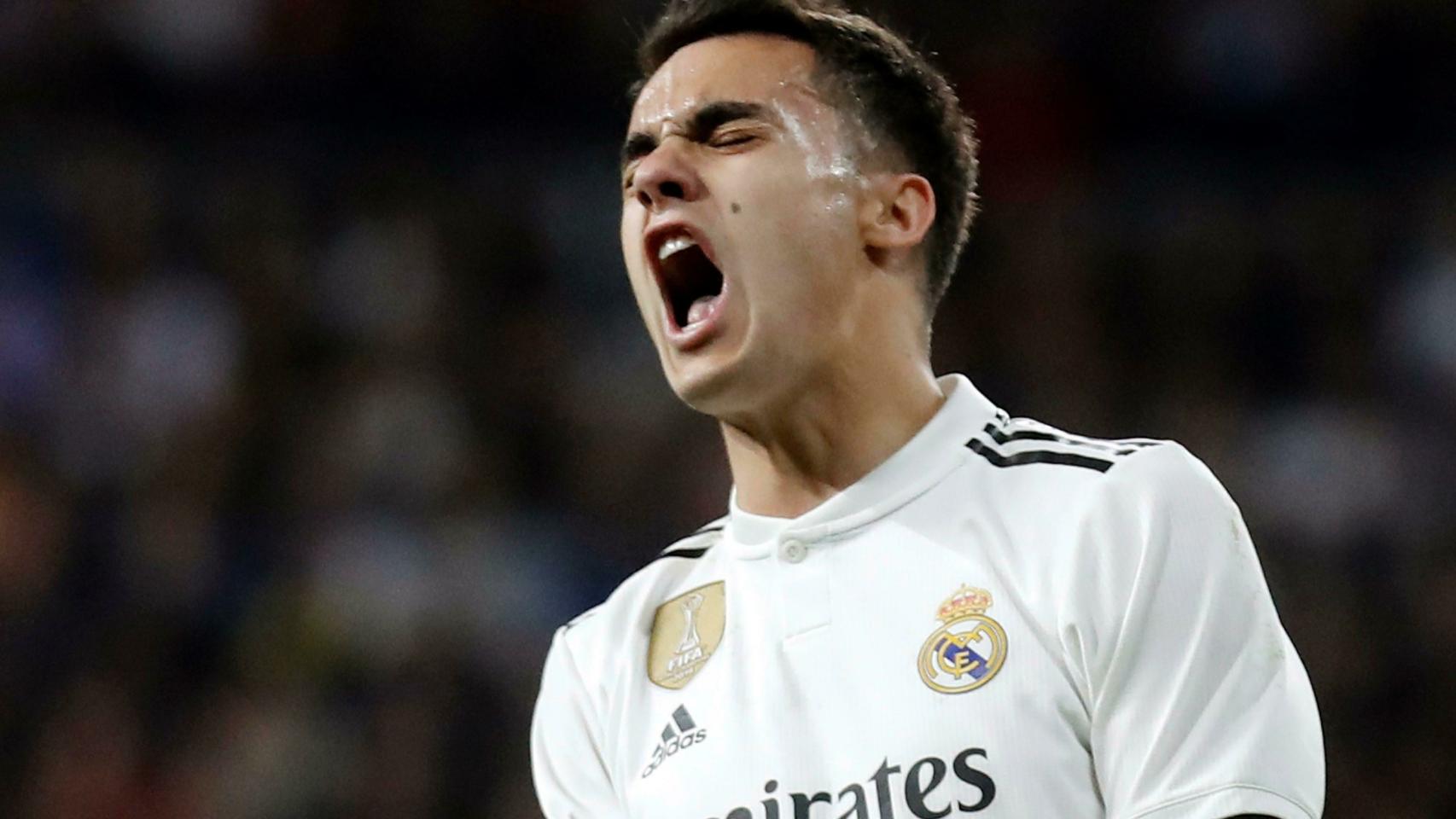 Reguilón se lamenta durante El Clásico