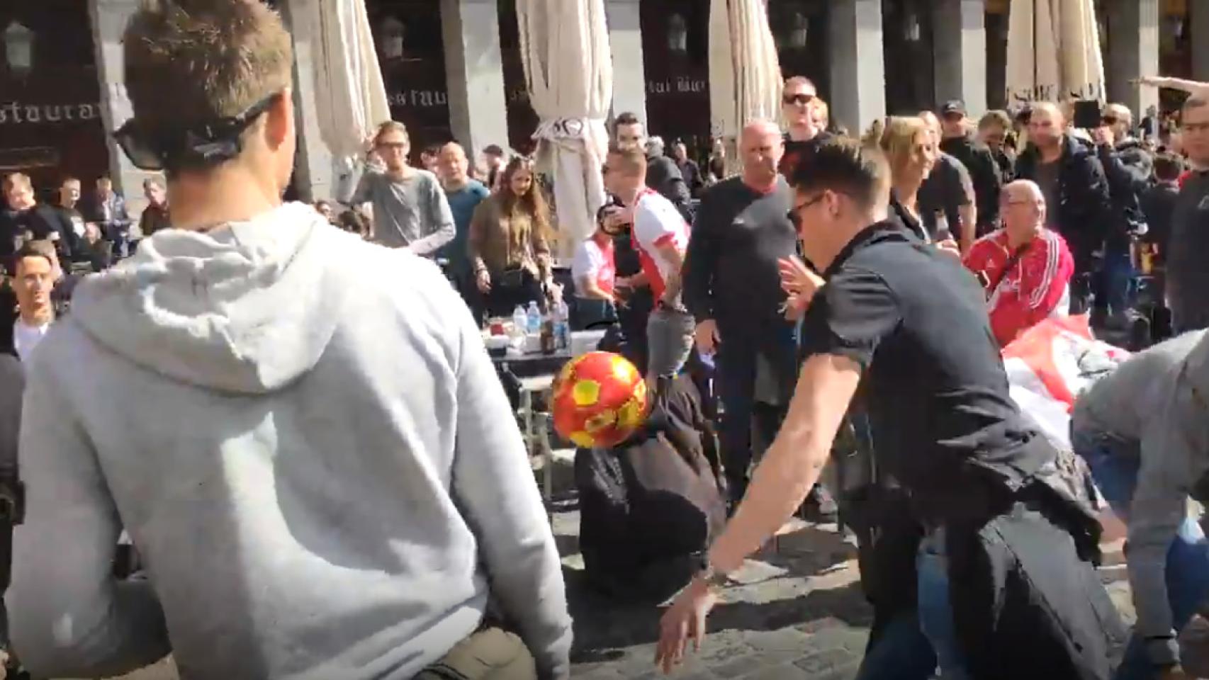 Los aficionados del Ajax en Madrid