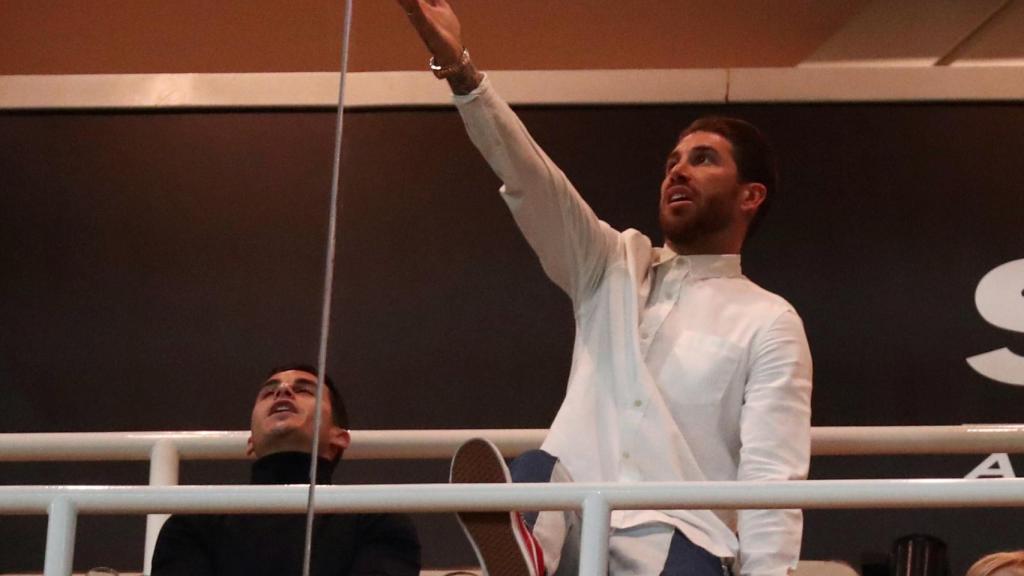 Sergio Ramos en un palco del Santiago Bernabéu siguiendo el Real Madrid - Ajax