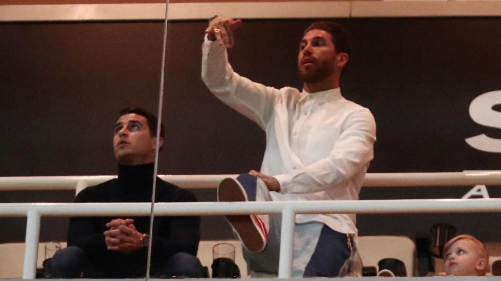 Sergio Ramos en el palco del Santiago Bernabéu siguiendo el Real Madrid - Ajax