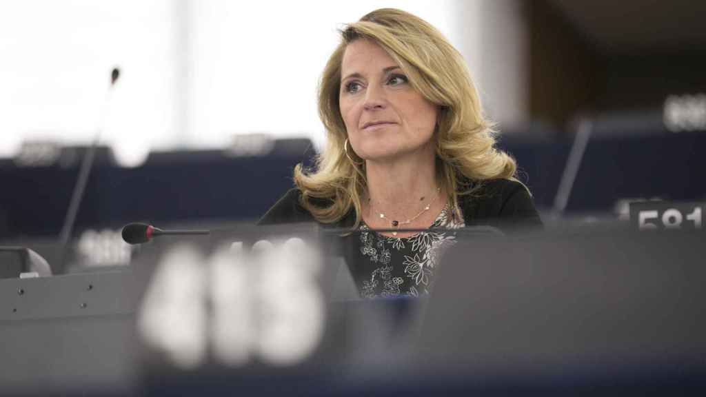 Rosa Estaràs en su escaño en el Parlamento europeo.