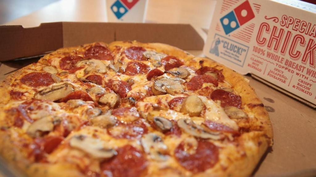 Una pizza de Domino's Pizza.