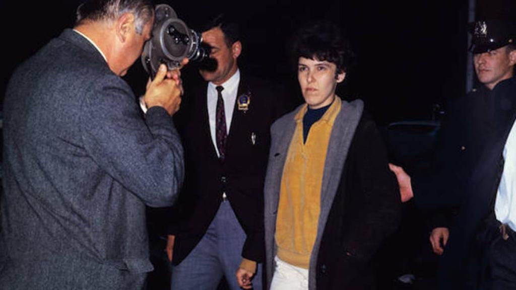 Valerie Solanas arrestada.