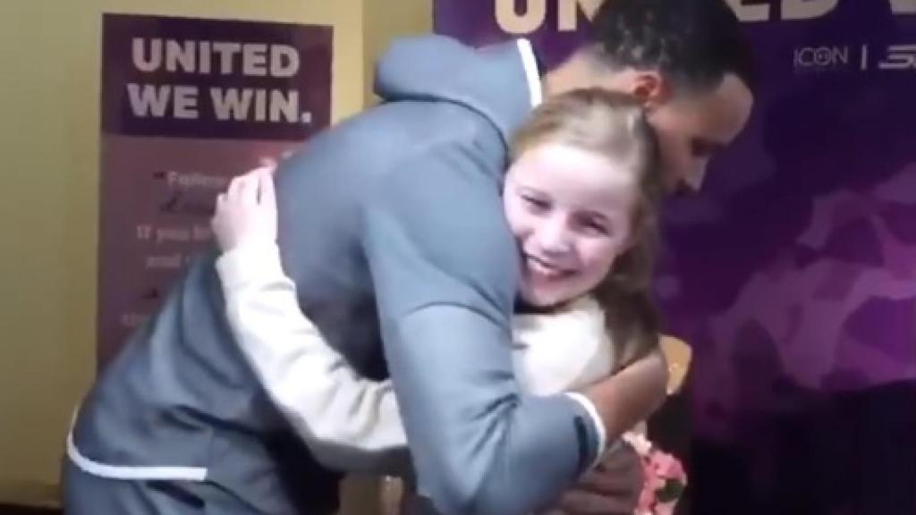 El precioso gesto de Curry con una niña que se ha hecho viral