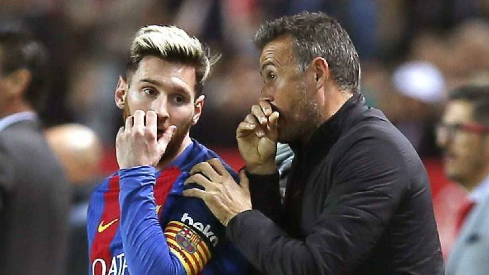 Luis Enrique habla con Messi.