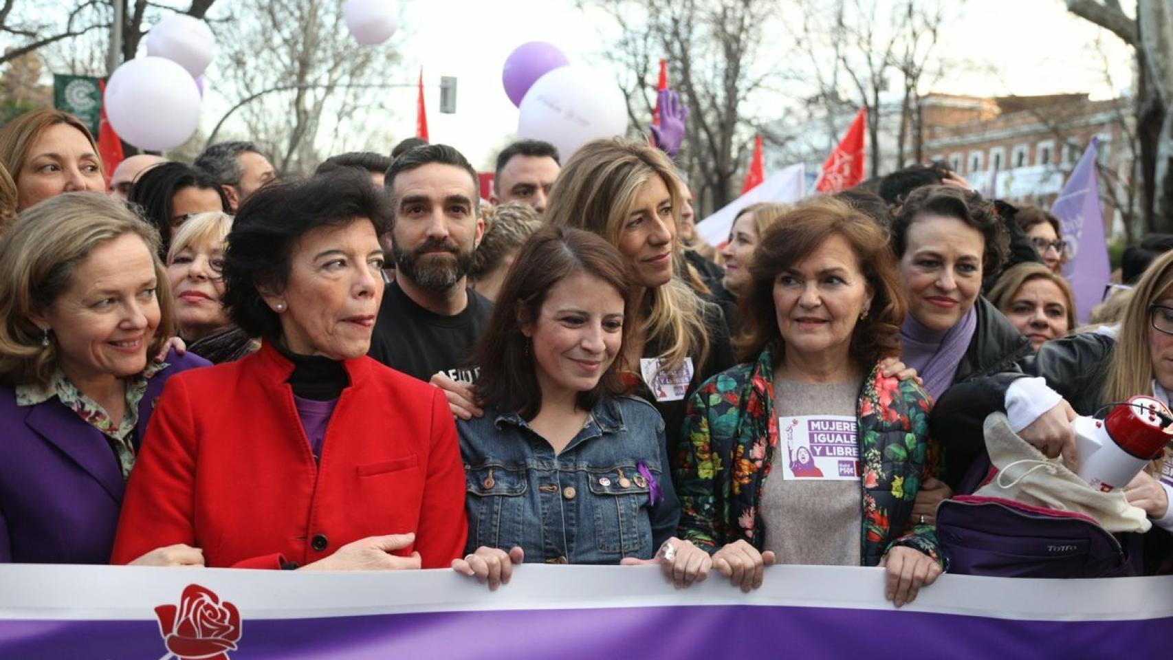 Nadia Calviño, Isabel Celaa, Adriana Lastra, Begoña Gómez, Carmen Calvo y Magdalena Valerio.