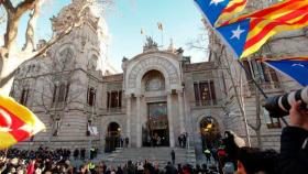 Manifestación independentista a las puertas del TSJ de Cataluña./