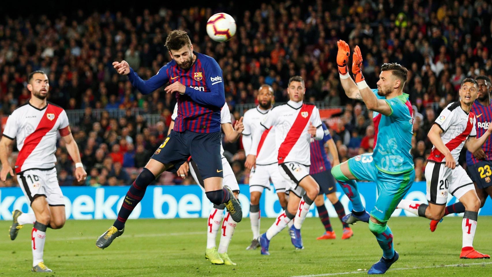 Piqué antes de anotar el empate del partido