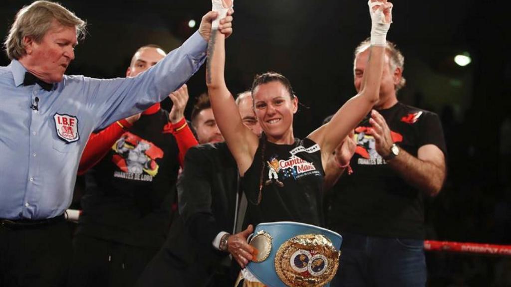 Joana Pastrana retiene el título Mundial de boxeo de peso mínimo.