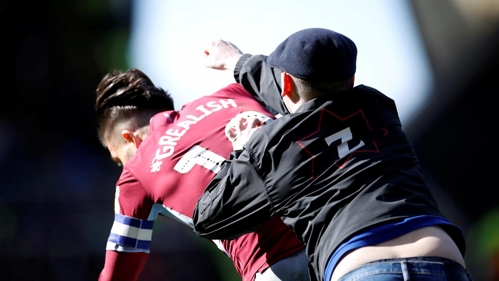 Jack Grealish, agredido durante el Birmingham - Aston Villa