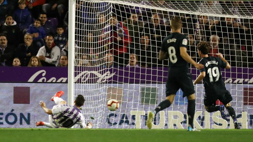 Oscar Plano marca un gol en posición ilegal y el VAR lo anula