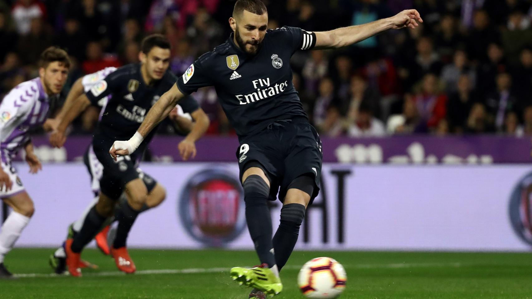 Benzema marca de penalti el segundo gol del Real Madrid en Valladolid