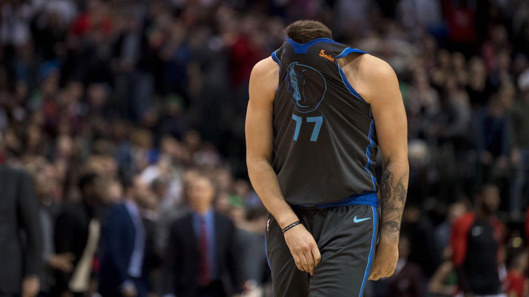 Doncic durante un partido con los Mavericks