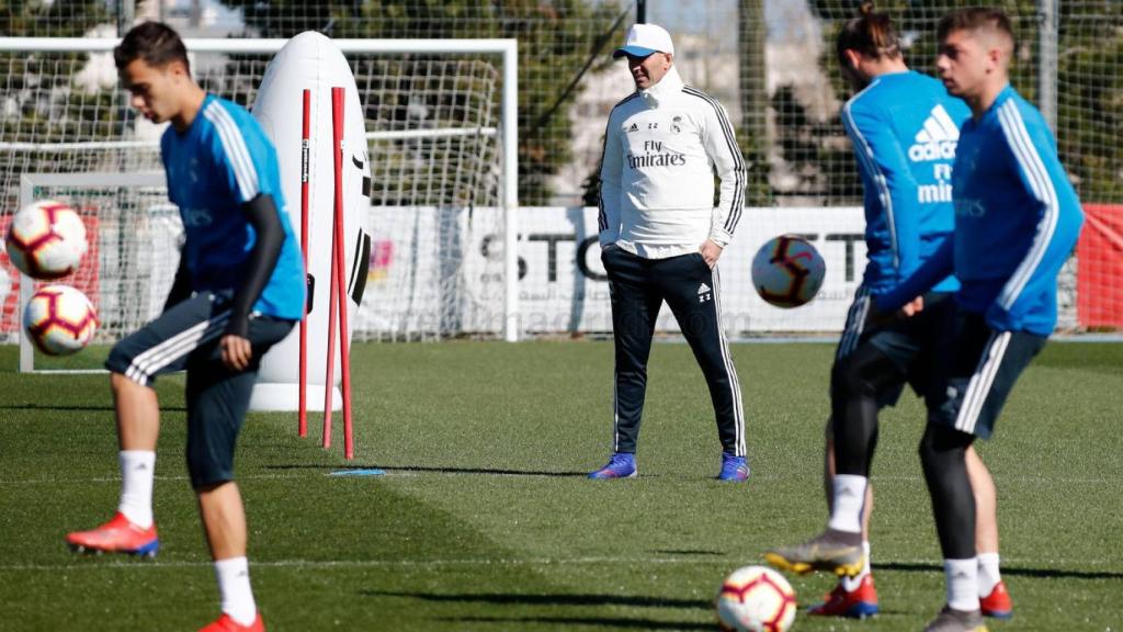 Zidane dirige el entrenamiento del Real Madrid