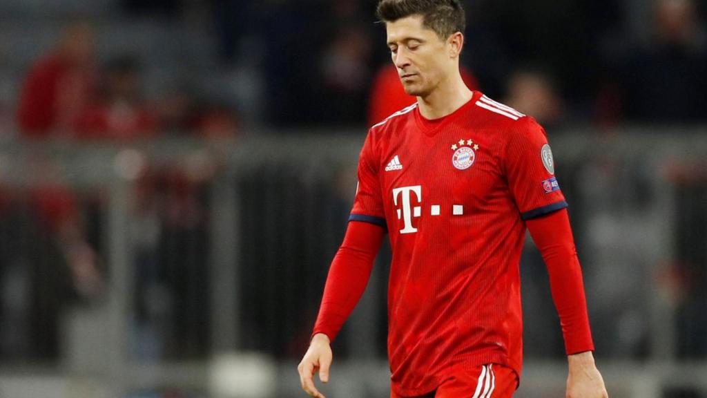 Lewandoski, cabizbajo tras la eliminación del Bayern Múnich