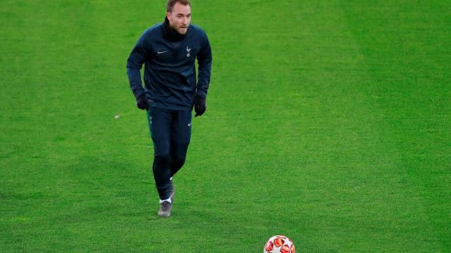 Eriksen, futbolista danés durante la previa de un partido