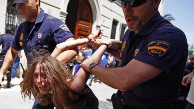 María, la madre de los dos niños muertos en Godella, detenida durante las movilizaciones del 15-M.