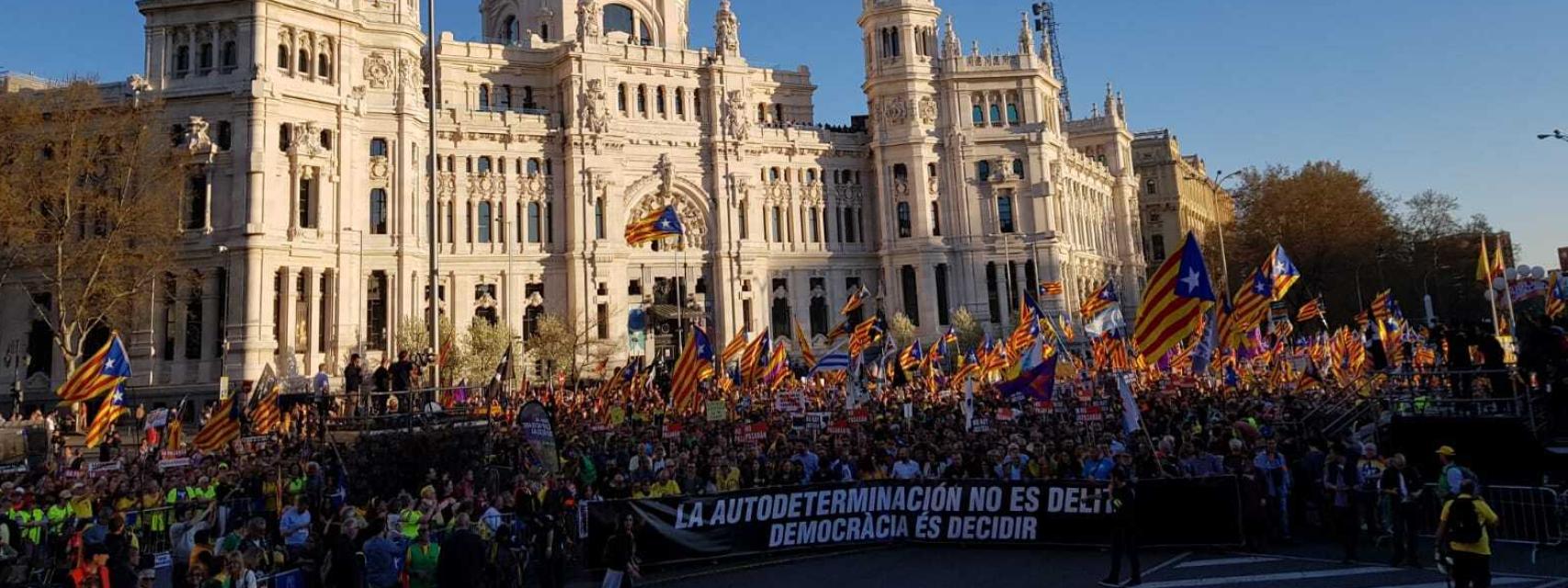 La cabecera de la manifestación en Cibeles