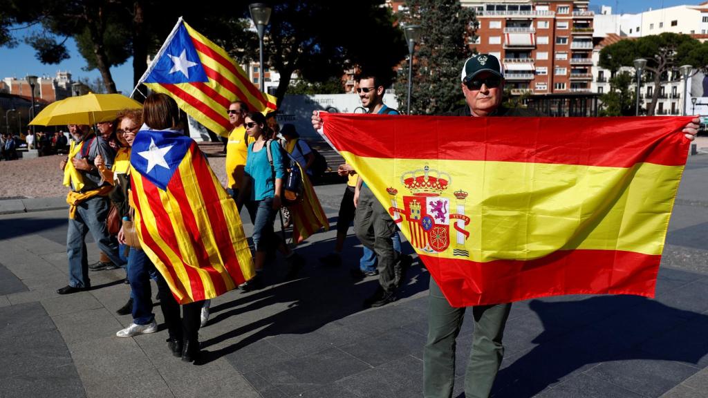 Banderas durante la marcha.