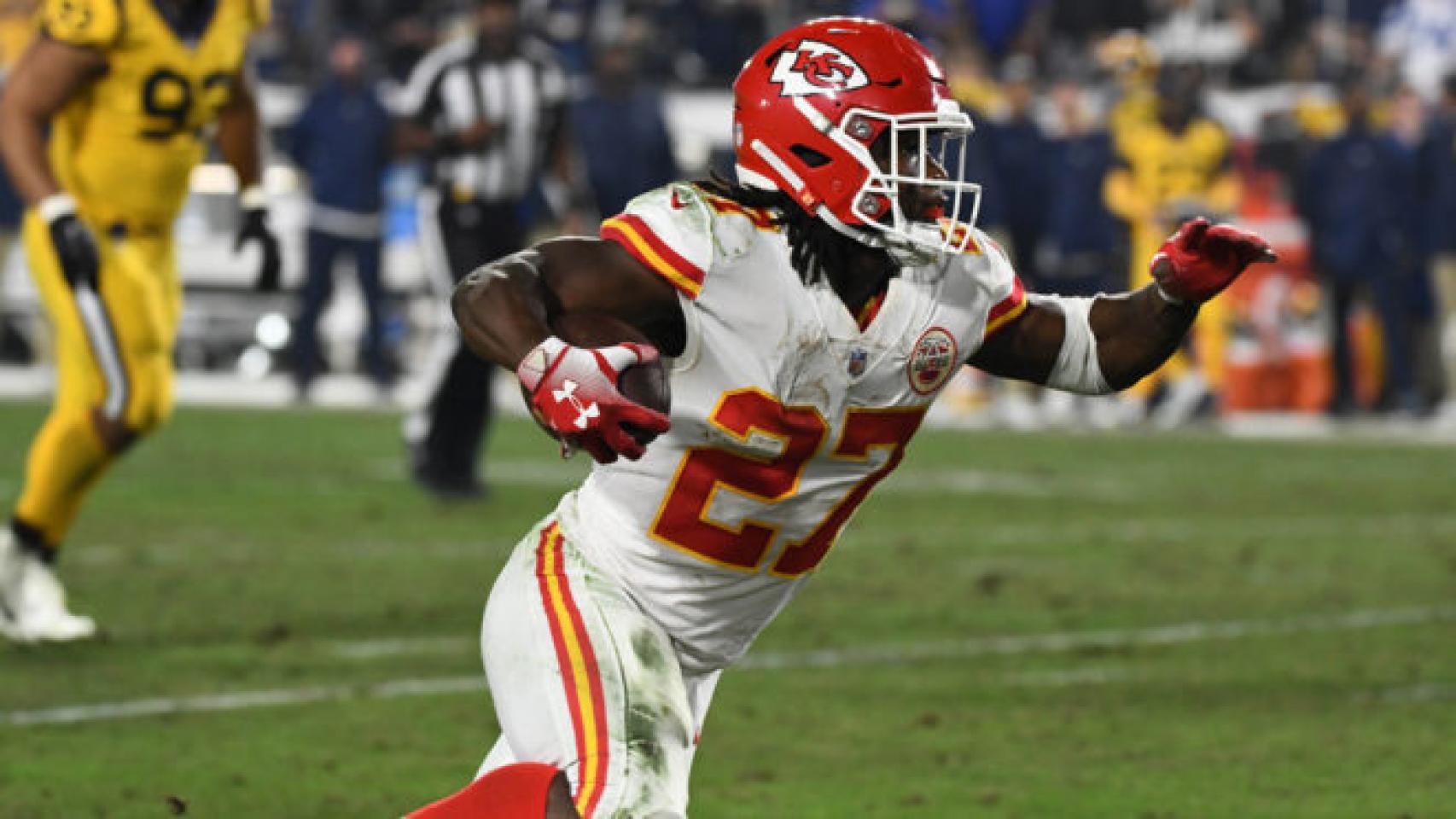 Kareem Hunt en un partido de la NFL