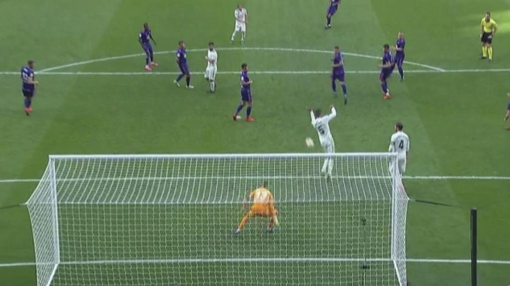 Gol anulado al Real Madrid por fuera de juego de Varane