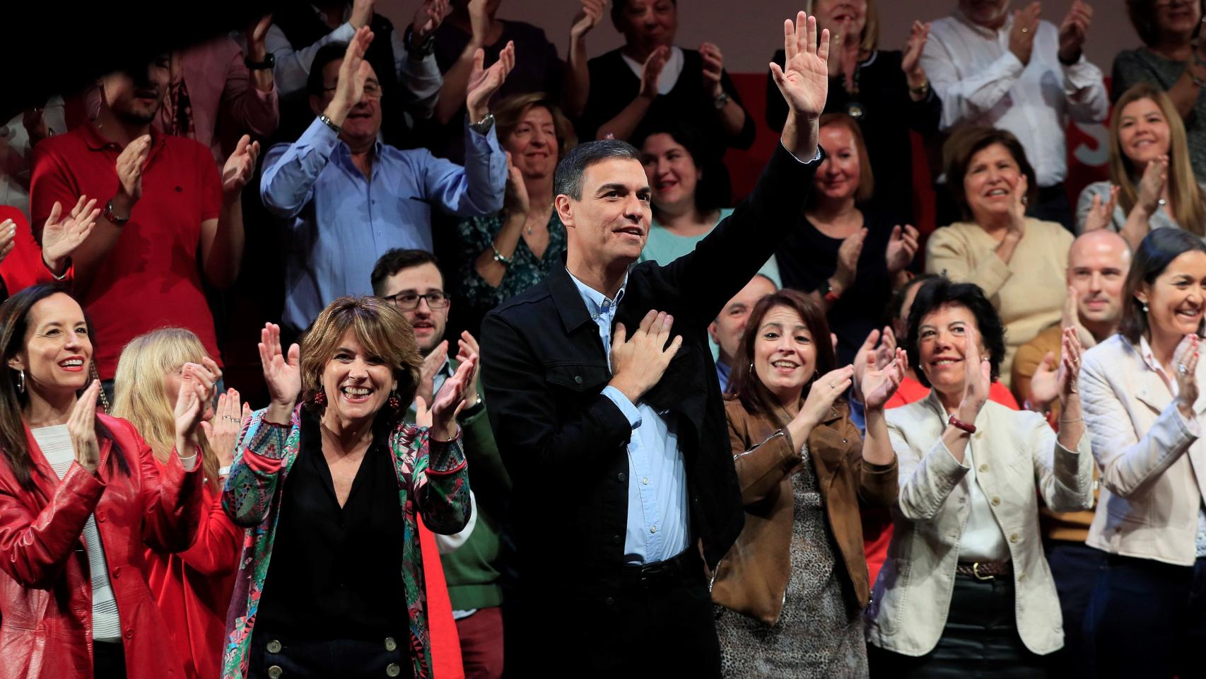 Pedro Sánchez, rodeado de sus más fieles en Madrid.