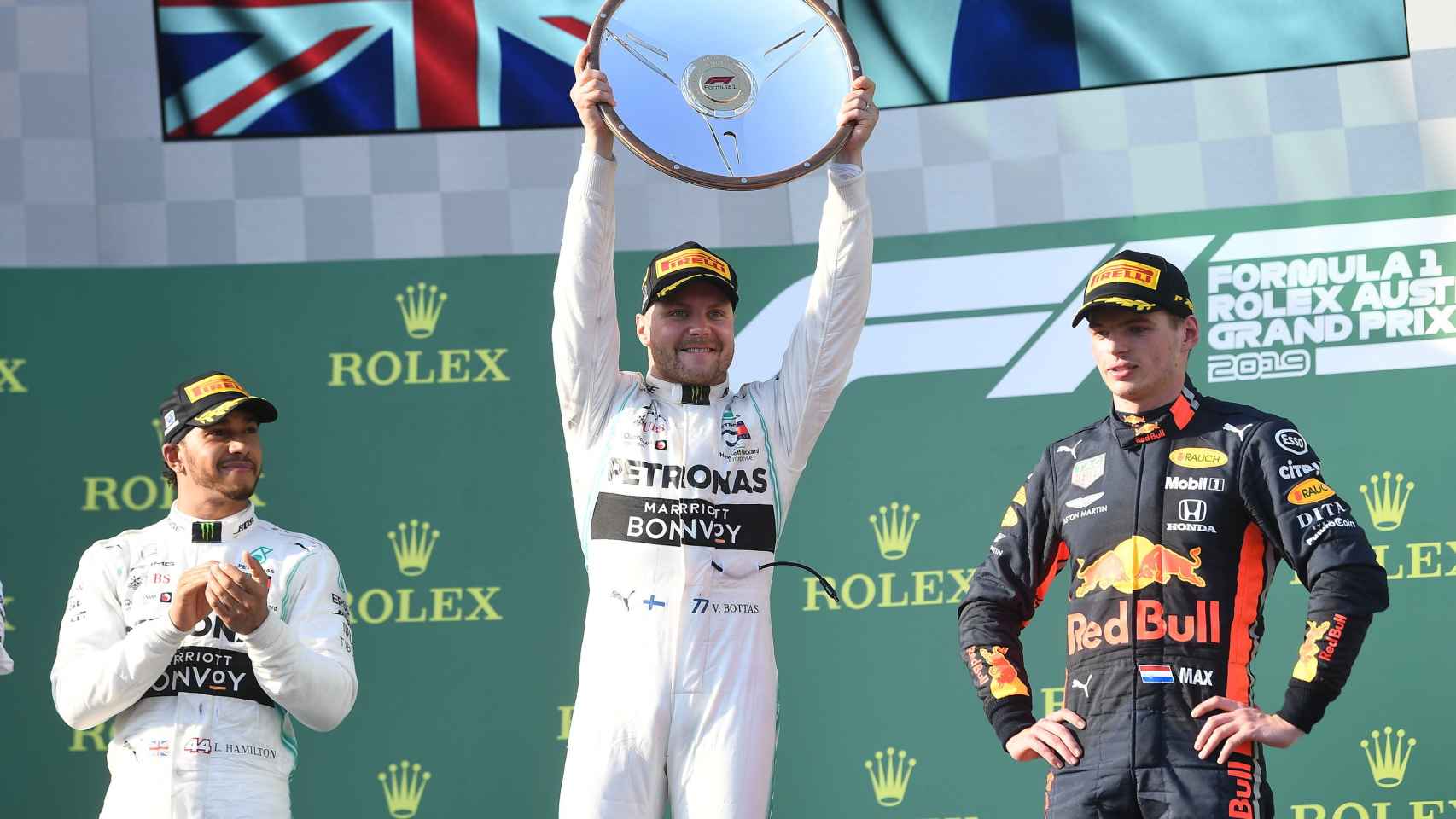 Valtteri Bottas, Lewis Hamilton y Max Verstappen en el podio del Gran Premio de Australia