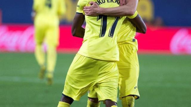 Ekambi celebra su segundo gol al Rayo con Iborra