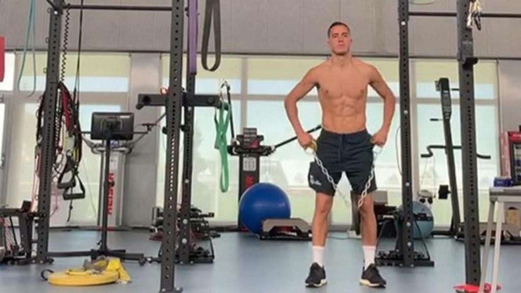 Lucas Vázquez ejercitándose en el gimnasio de Valdebebas