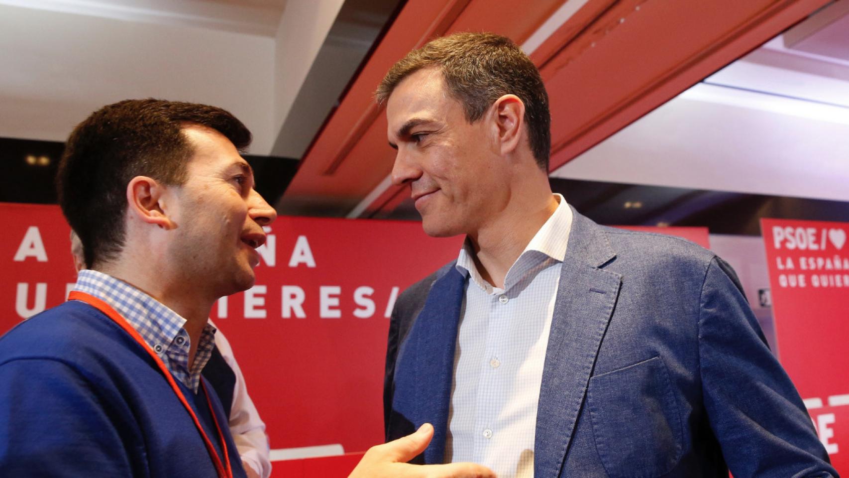 Gonzalo Caballero, líder del PSdeG-PSOE, este domingo junto a Pedro Sánchez.