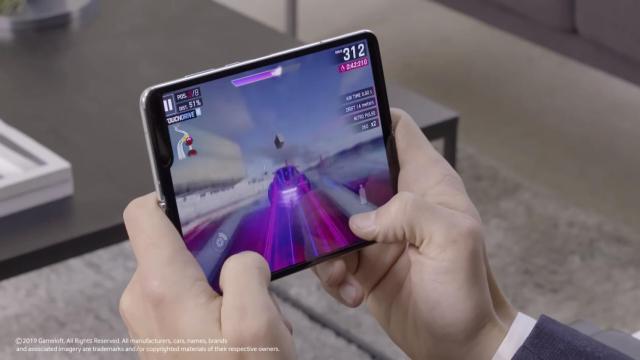 Este vídeo demuestra que el Samsung Galaxy Fold tiene una arruga en la pantalla