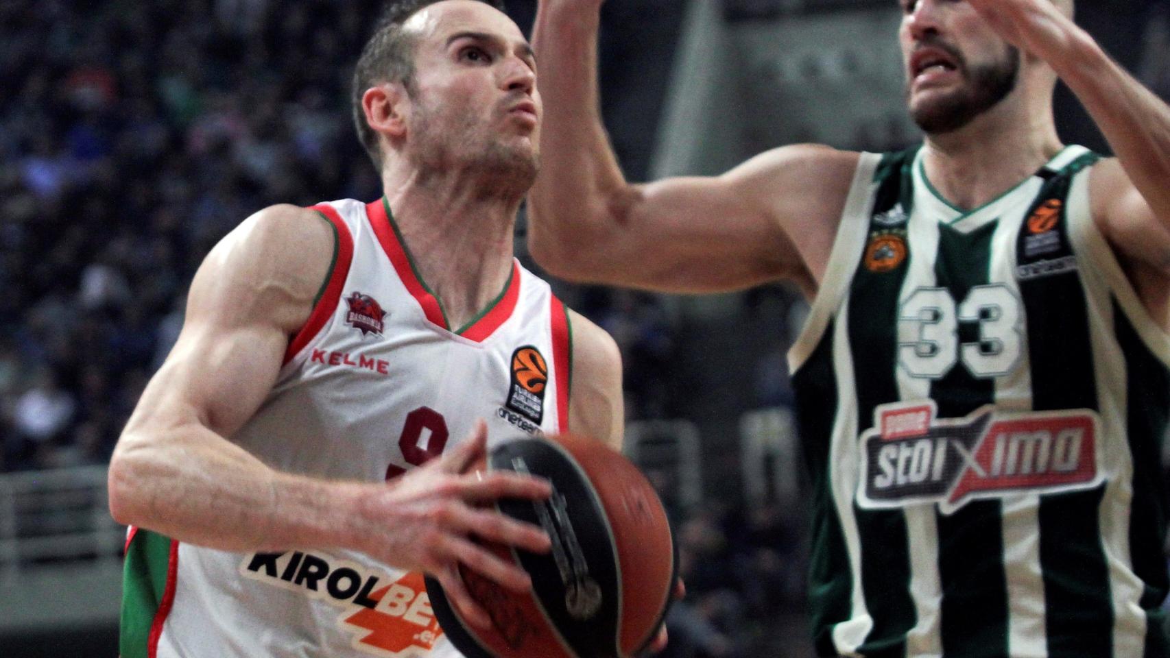 Marcelinho Huertas junto a Nick Calathes