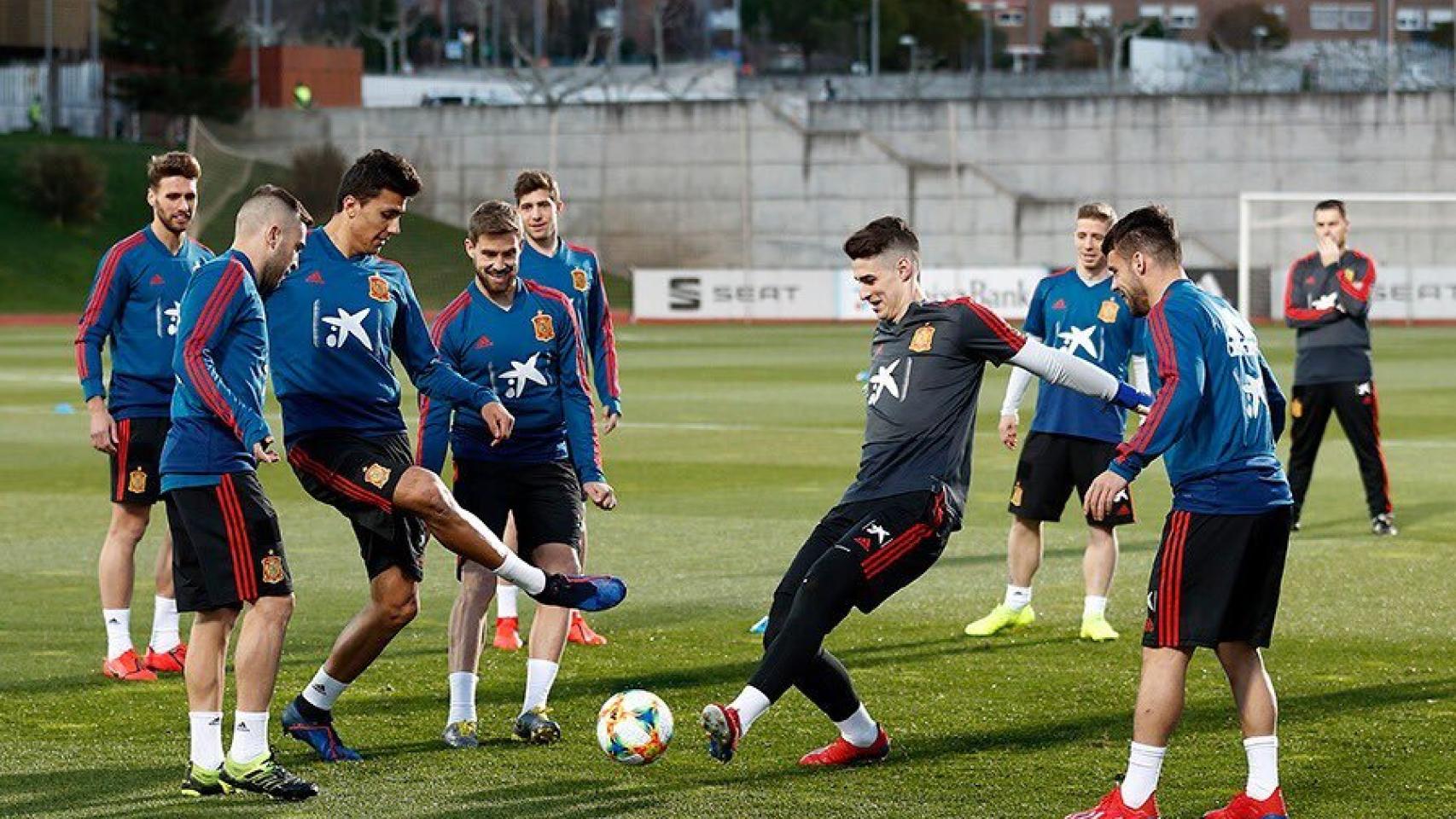 Jugadores de la selección española. Foto Twitter: (@gomez_sergi)