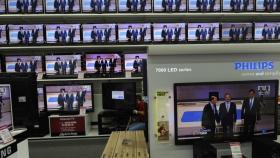 Televisiones expuestas en una tienda. Foto: EFE