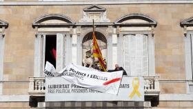 Torra se burla de la Junta Electoral cambiando el lazo por uno censurado