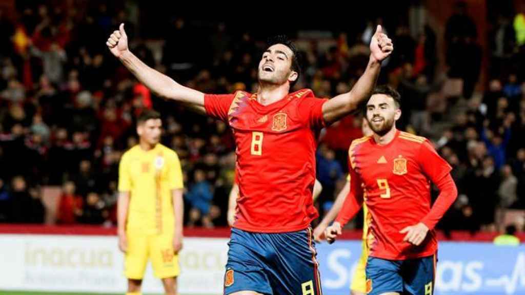 Mikel Merino celebra su gol ante Rumanía