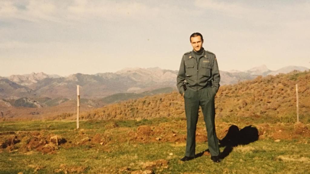 Pedro García, vestido de Guardia Civil.